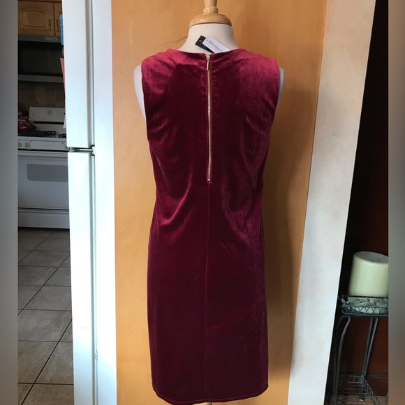 🆕 Dressbarn Red Velvet V-Neck Dress size medium - Picture 4 of 4